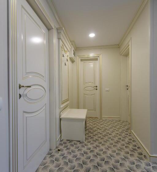 דירת חדר נוף לבריכה, Grand Hotel Caraiman