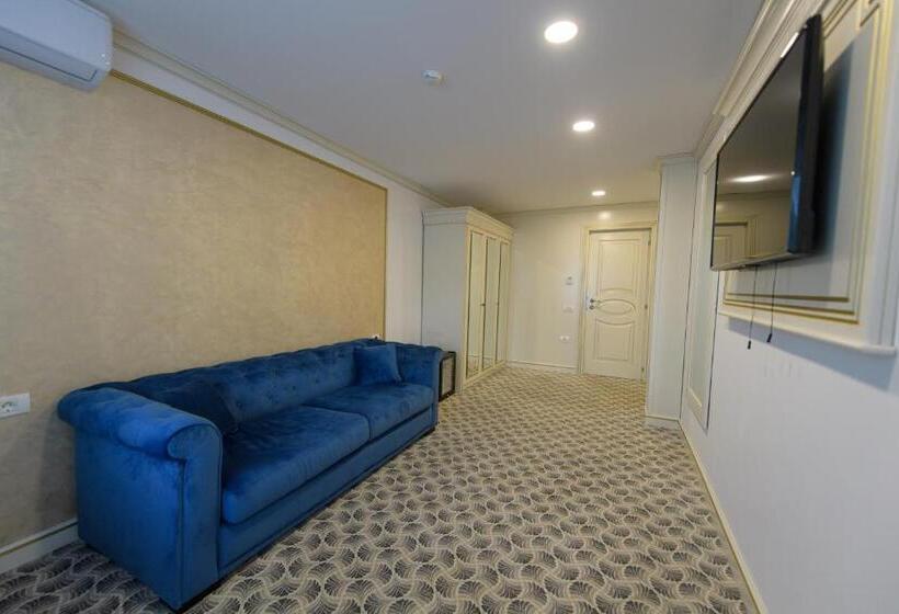 דירת חדר נוף לבריכה, Grand Hotel Caraiman