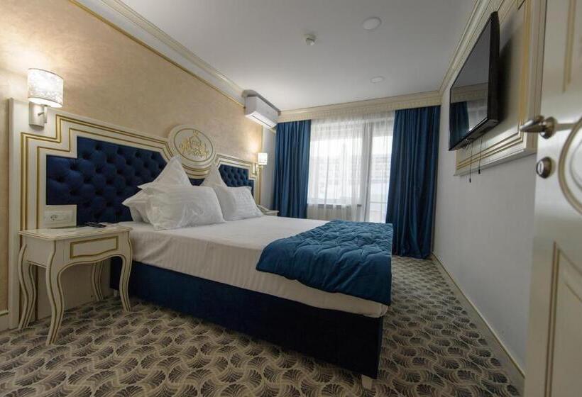 דירת חדר נוף לבריכה, Grand Hotel Caraiman