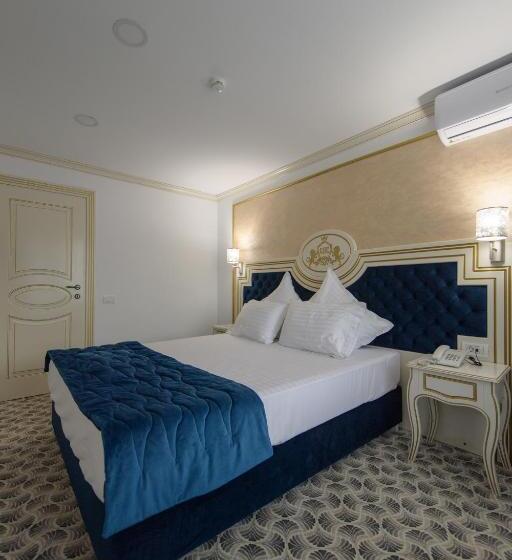 דירת חדר נוף לבריכה, Grand Hotel Caraiman