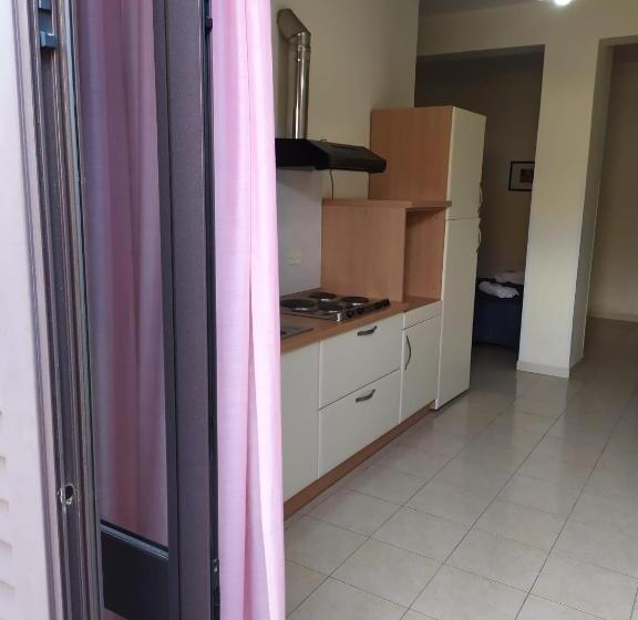 استودیوی استاندارد, Agathae Hotel & Residence