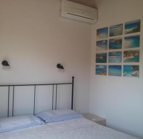 חדר בסיסי, B&b Castiglias