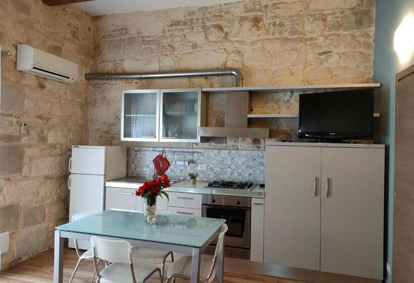 バルコニー付きスタンダードステューディオ, Bella Giulia