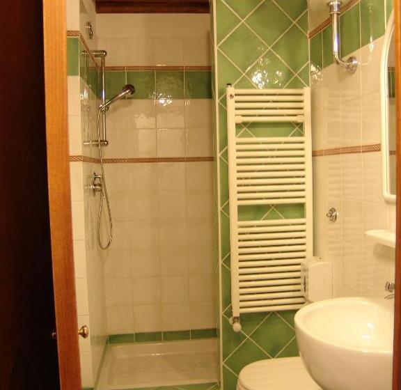 חדר סטנדרט לשלושה, Il Canto Del Sole