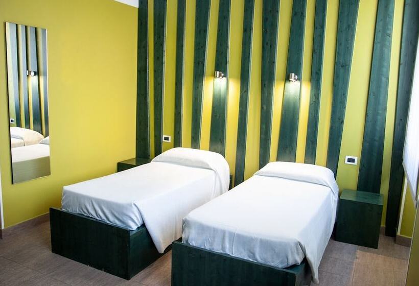 اتاق سوپریور, Roma Scout Center