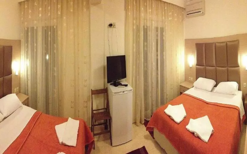 スタンダード４人部屋, Avra
