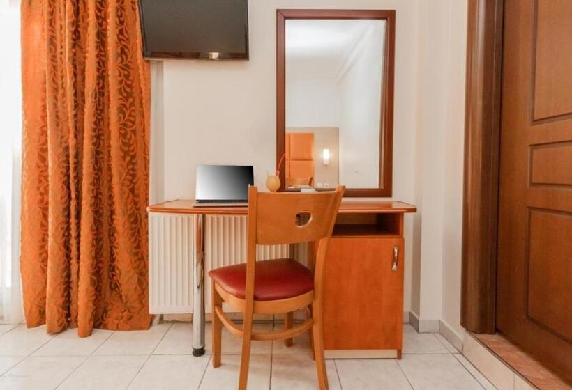 חדר משפחתי, Avra