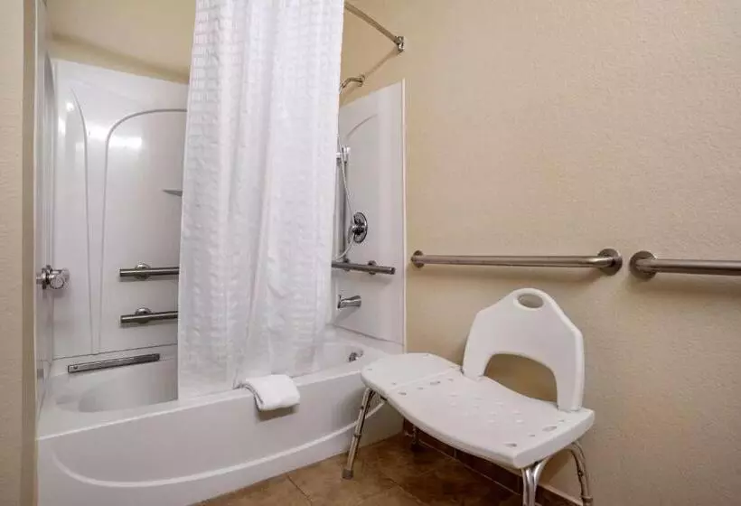 身障者適用キングサイズベッドルーム, Best Western Troy Inn