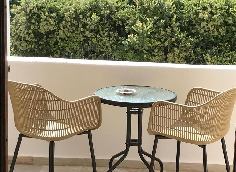 스탠다드 트리플 룸, Vassiliki Rooms