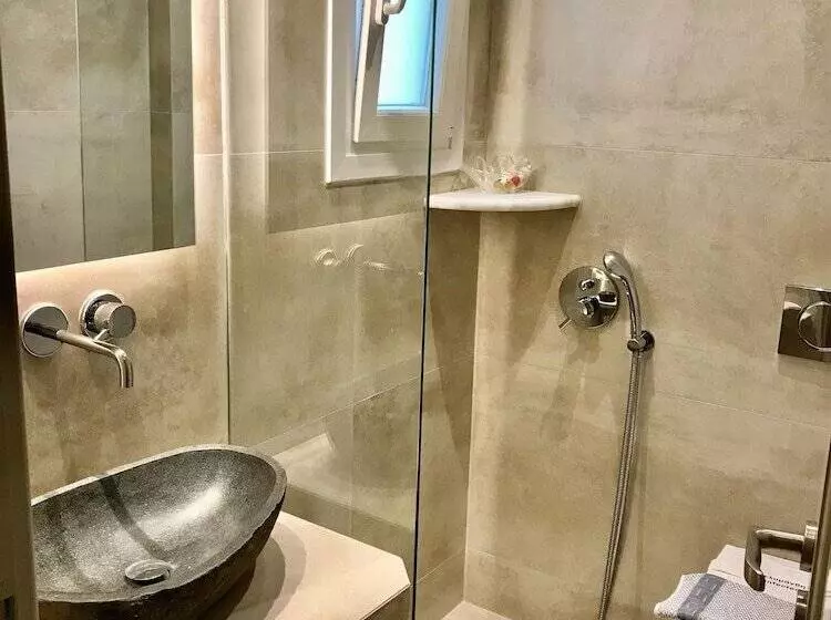 اتاق استاندارد سه نفره, Vassiliki Rooms