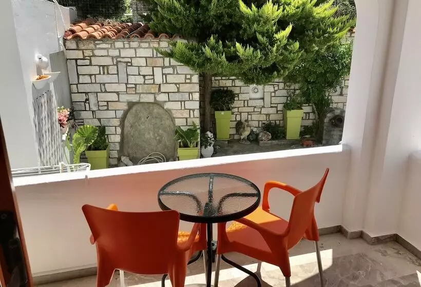 اتاق استاندارد سه نفره, Vassiliki Rooms