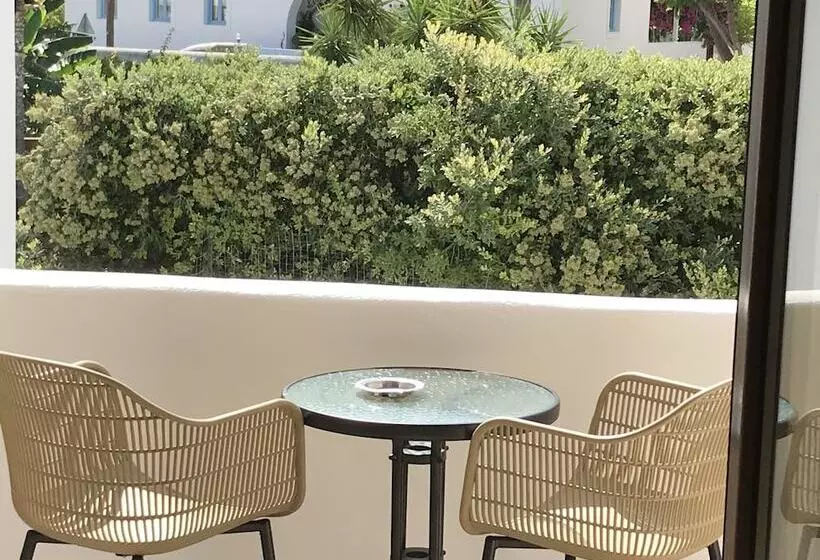 اتاق استاندارد سه نفره, Vassiliki Rooms