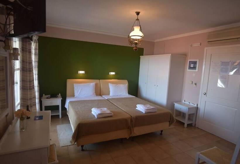 侧面带海景的标准工作室, Stella Hotel Apartments