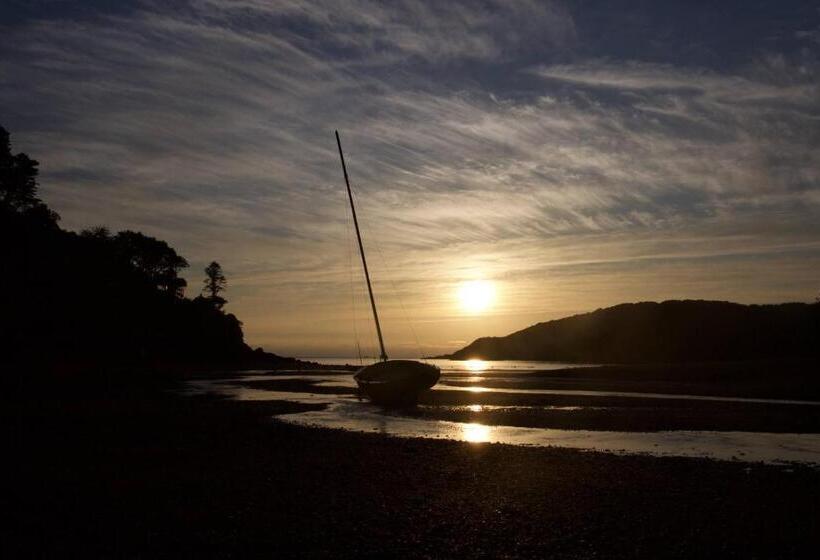 جناح عائلي, Aux Arbres Chanteurs