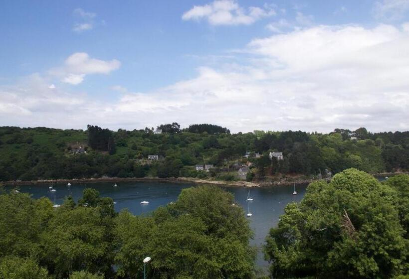 غرفة قياسية, Aux Arbres Chanteurs