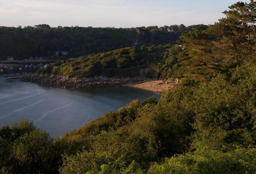 جناح عائلي, Aux Arbres Chanteurs