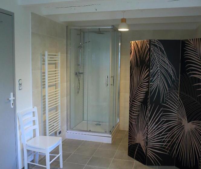 جناح عائلي, Aux Arbres Chanteurs