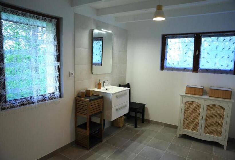 جناح عائلي, Aux Arbres Chanteurs