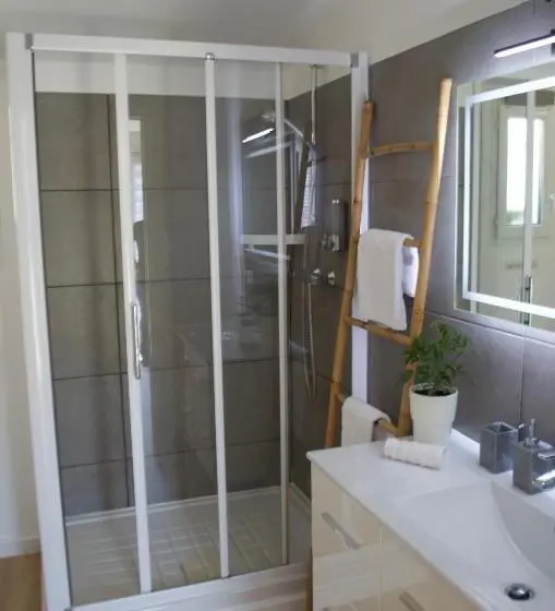 اتاق پریمیوم چهارنفره, Chambre D Hôtes De Charme Merbleuesoleil