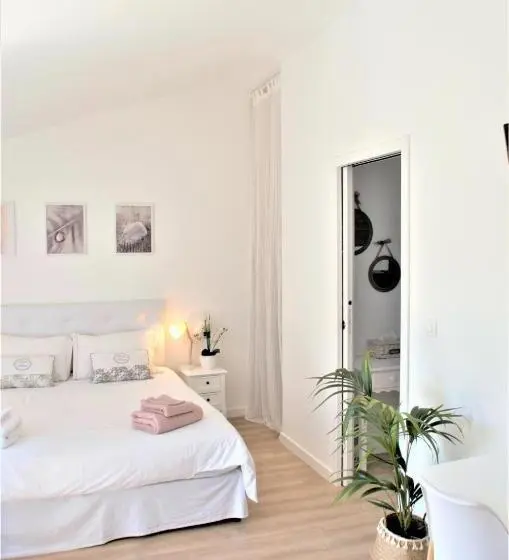 اتاق پریمیوم چهارنفره, Chambre D Hôtes De Charme Merbleuesoleil