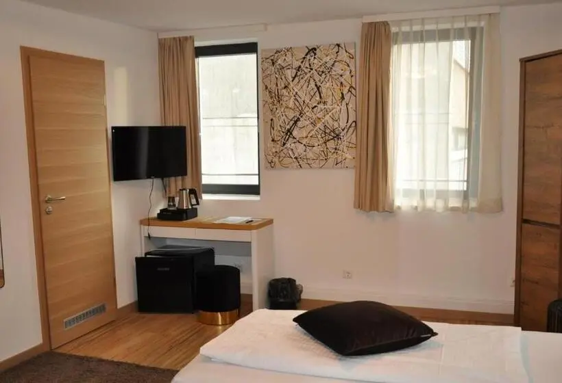 Quarto Estandar, A&c