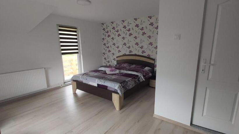 Quarto Estandar, Casa Lena  Vatra Dornei