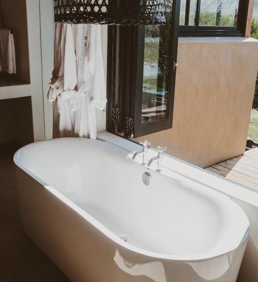 جناح مزود بجاكوزى, De Uijlenes