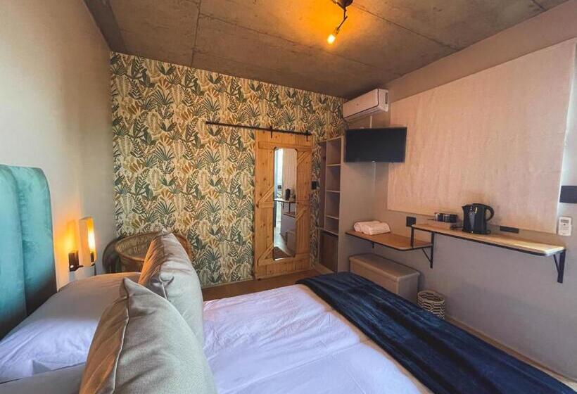 اتاق استاندارد, Le Bezz Guesthouse