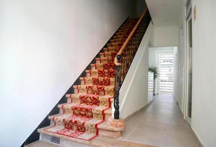 اتاق استاندارد سه نفره, Amadora Boutique Hostel