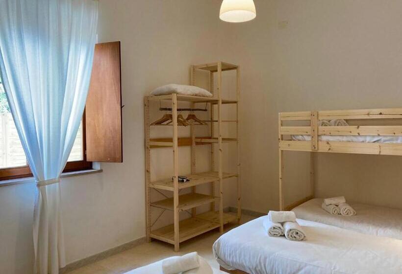 הכלכלה חדר לארבעה עם מקלחת משותפת, Dimore Montane