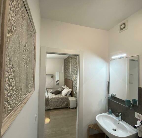 اتاق استاندارد سه تخته با بالکن, Barirooms   Carulli Suites