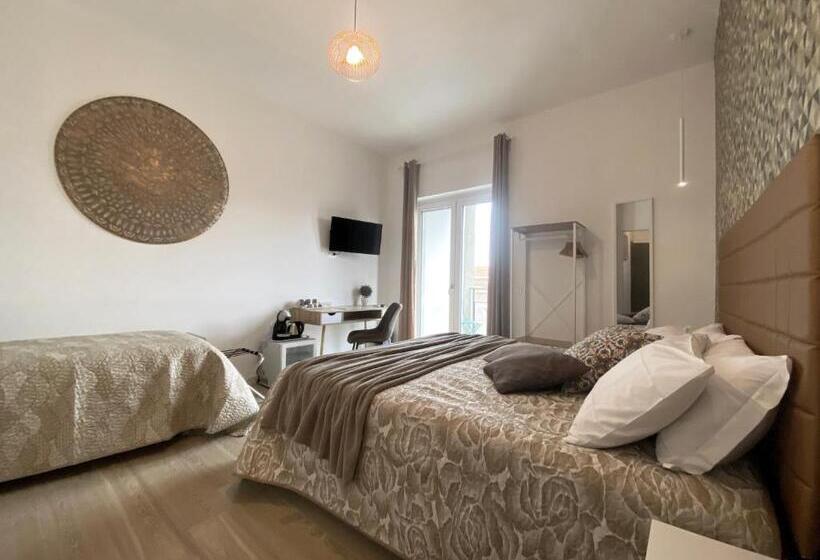 اتاق استاندارد سه تخته با بالکن, Barirooms   Carulli Suites