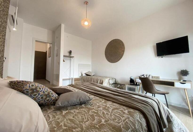 اتاق استاندارد سه تخته با بالکن, Barirooms   Carulli Suites