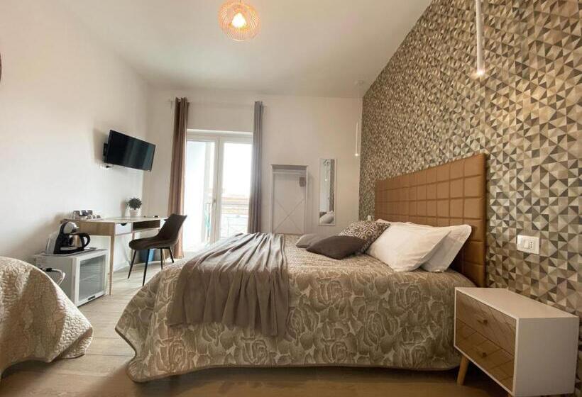 اتاق استاندارد سه تخته با بالکن, Barirooms   Carulli Suites