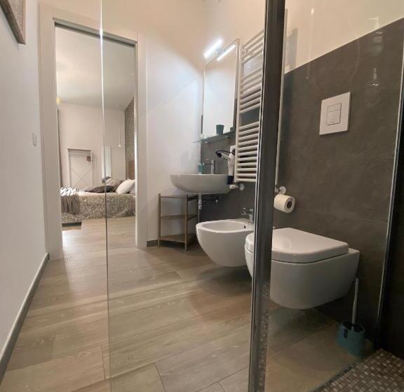 اتاق استاندارد سه تخته با بالکن, Barirooms   Carulli Suites