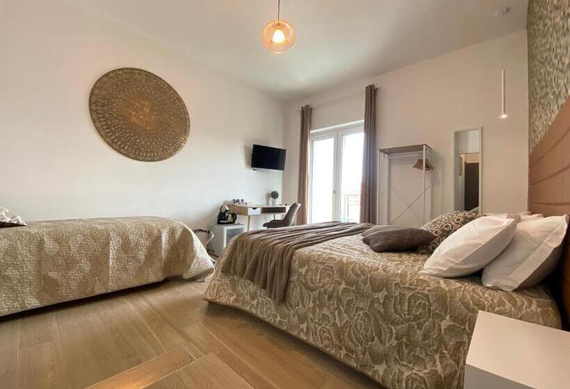 اتاق استاندارد سه تخته با بالکن, Barirooms   Carulli Suites