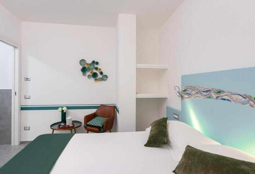 标准间, Little Square Arona