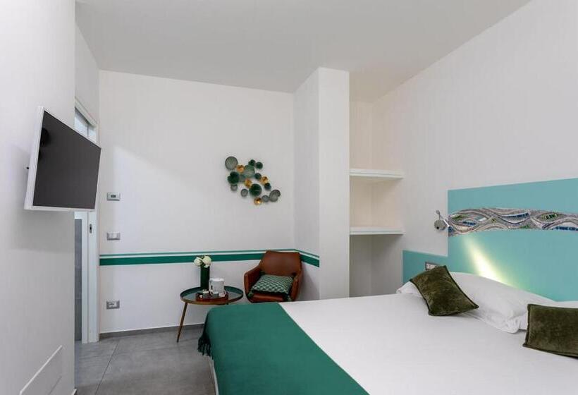 标准间, Little Square Arona