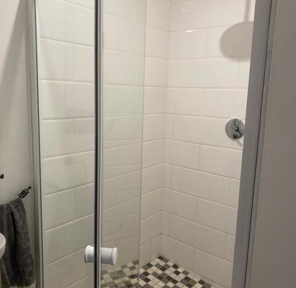 标准间, Vincents On Valley