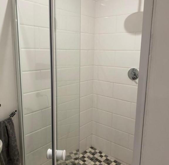 标准间, Vincents On Valley