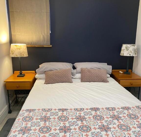 标准间, Vincents On Valley