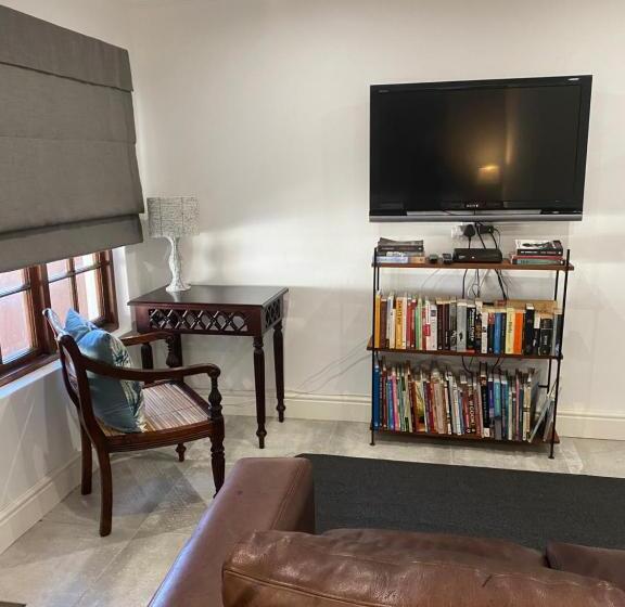 标准间, Vincents On Valley