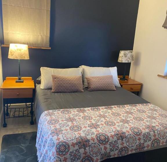 标准间, Vincents On Valley