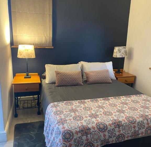 标准间, Vincents On Valley