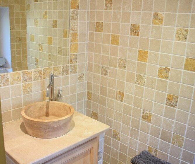 豪华三人间, La Figuiere Fontaine De Vaucluse