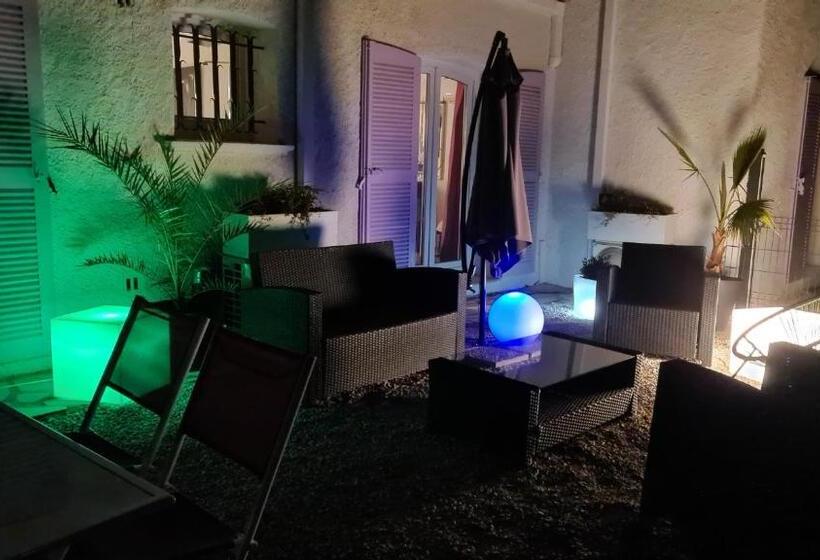 四人标准间, Mas Orféo