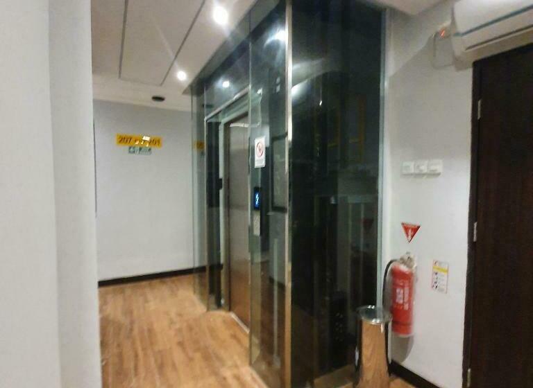 Cameră Standard, Circle One