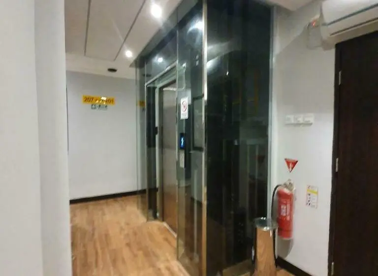 Standard Room, Circle One