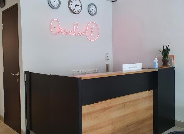 Cameră Standard, Circle One