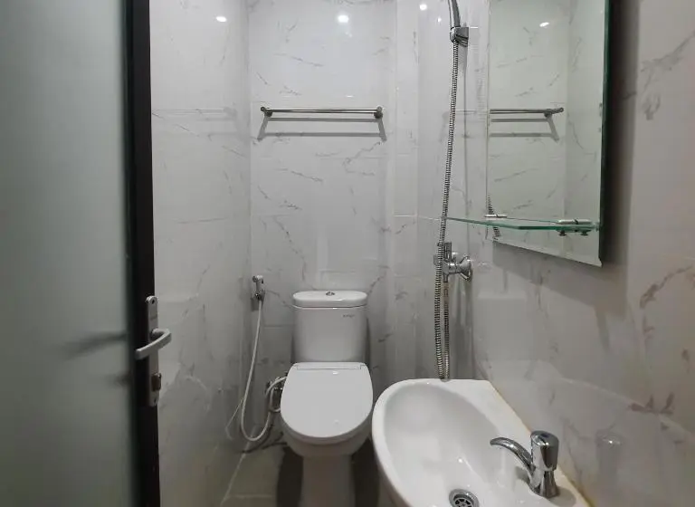 Standard Room, Circle One